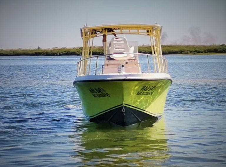 Sport fishing yacht operated by Villas Mar y Arena in Bahía Magdalena, Puerto San Carlos