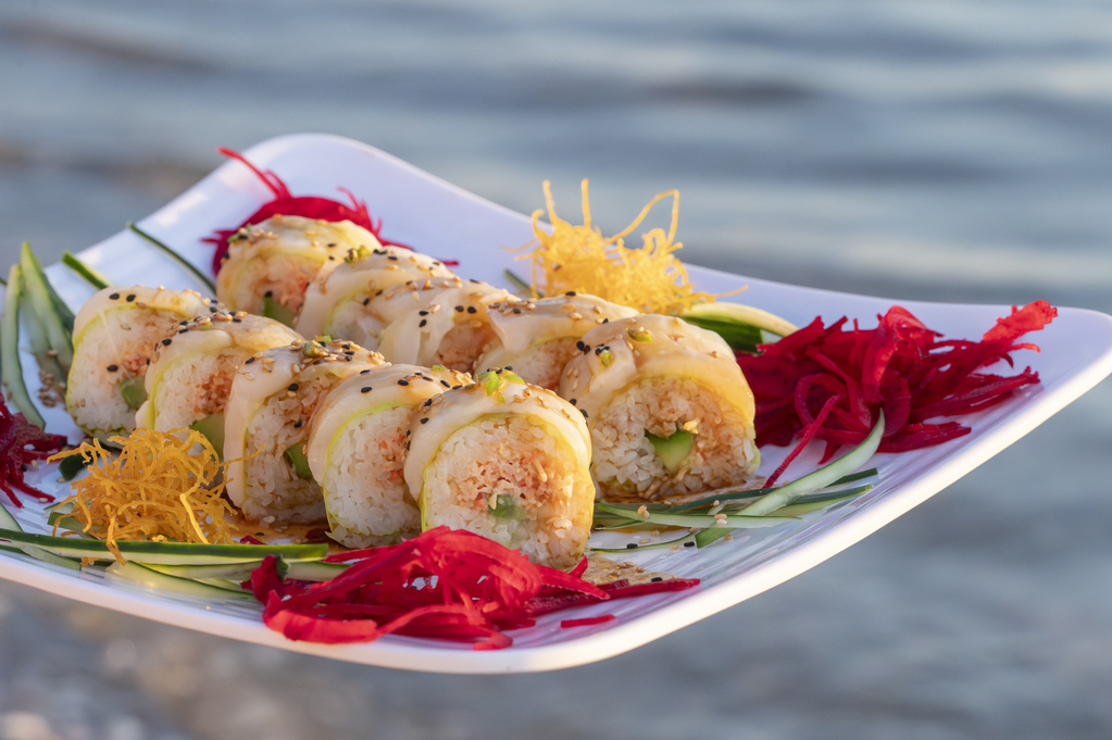 Platillo de sushi en el restaurante de Hotel Villas Mar y Arena en Bahía Magdalena